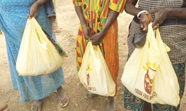 Women carrying Yorùbá Food Bank bags