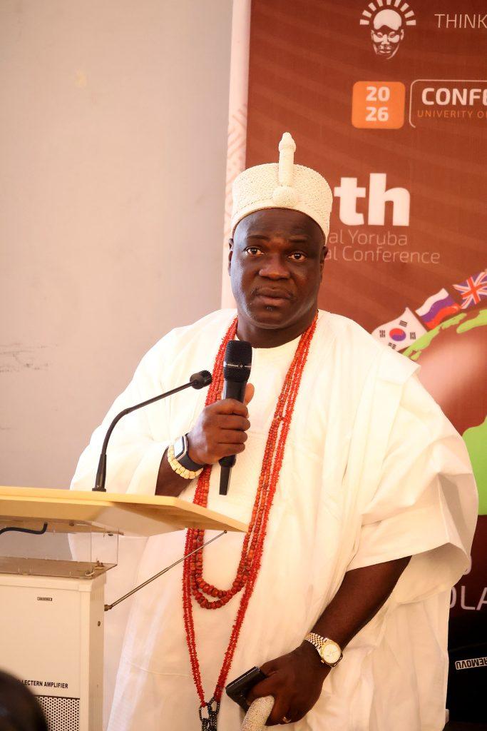 A traditional chief at the lectern at the 4th Annual Yorùbá Global Conference